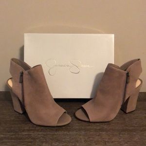 Jessica Simpson Size 9 Minti Elmo Nubuck Bootie Heels